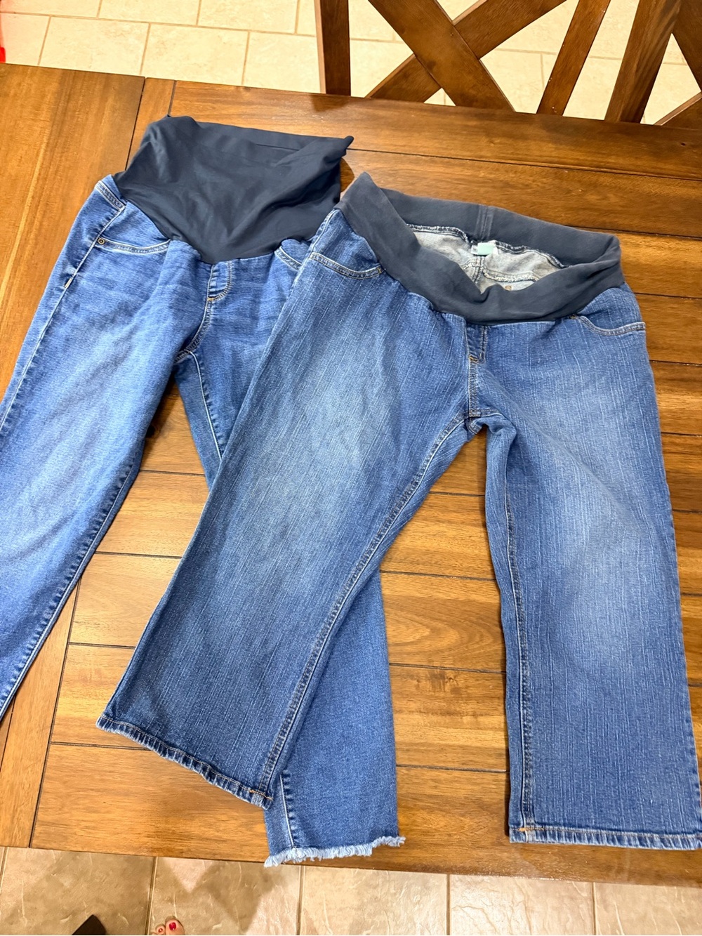 Lot of 2 Maternity Capri Crop Jeans Size L 10 Motherhood Glow Raw Hem Bundle